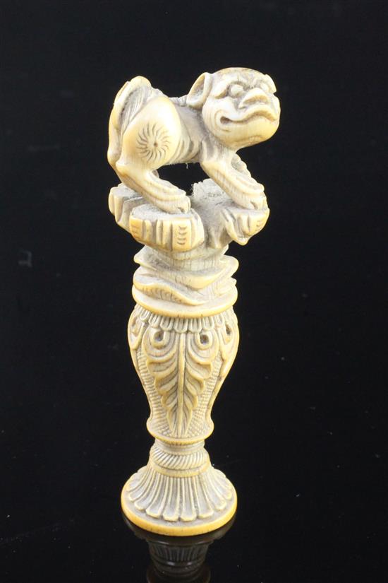 An unusual Chinese ivory seal handle, first half 19th century, 9.3cm